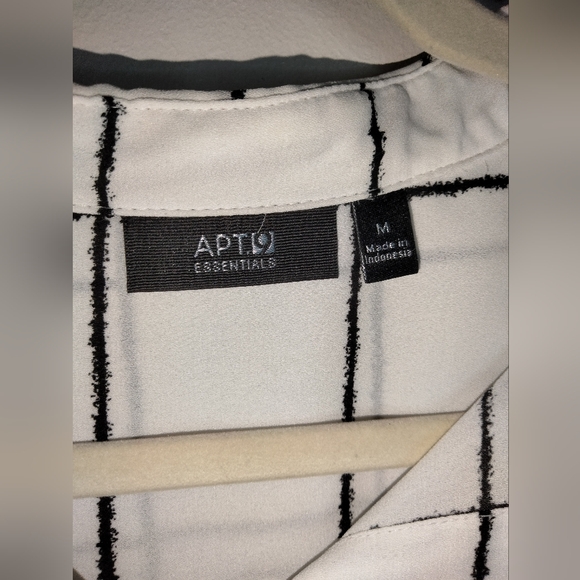 Apt. 9 (Size M) Black & White Grid Pattern Button Front Roll Tab Sleeves Blouse - Picture 3 of 11